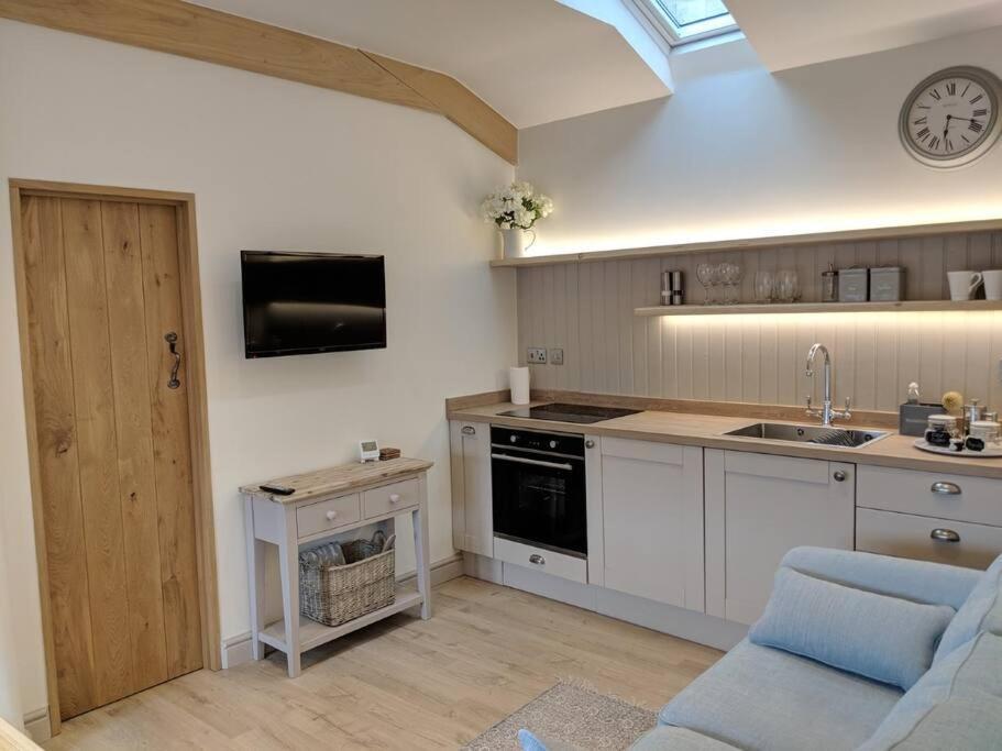 Barley - Cosy Stylish Apartment - Easy Access To Bath And Many Nearby Attractions Box  Екстер'єр фото