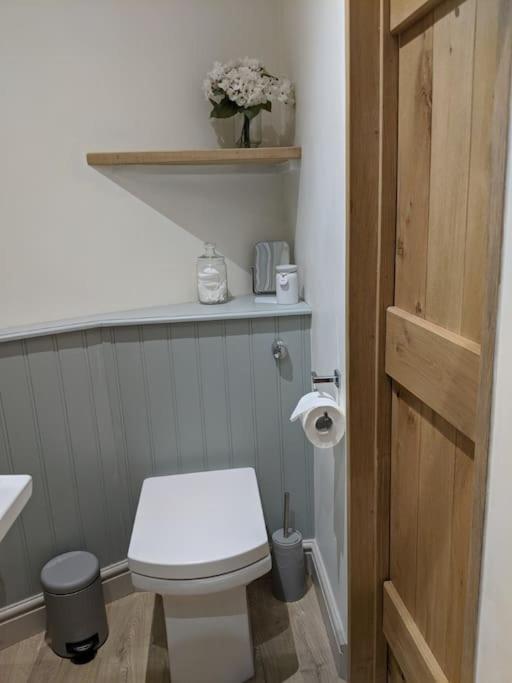 Barley - Cosy Stylish Apartment - Easy Access To Bath And Many Nearby Attractions Box  Екстер'єр фото